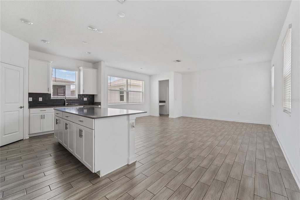 For Rent: $2,800 (4 beds, 3 baths, 2469 Square Feet)