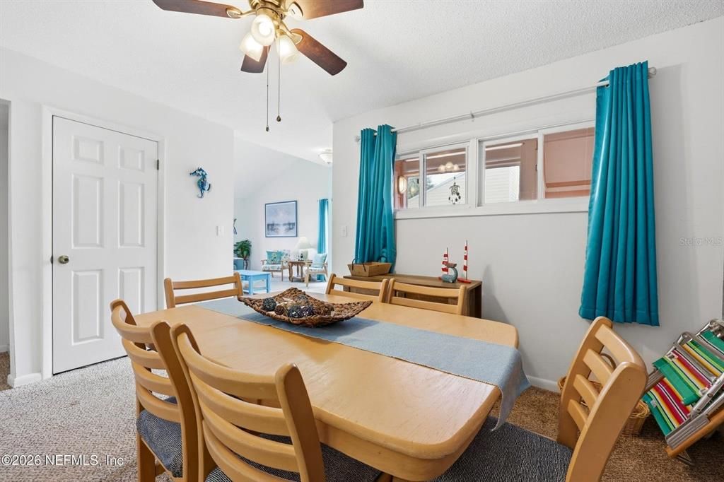 На продажу: $315,000 (2 спален, 2 ванн, 1004 Квадратных фут)