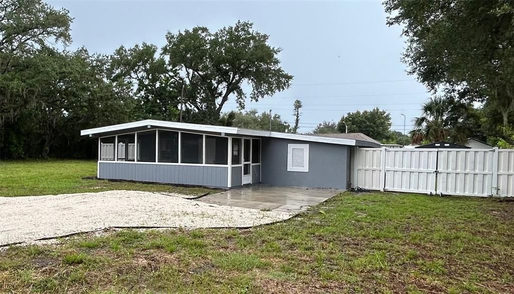 For Sale: $269,997 (3 beds, 2 baths, 1008 Square Feet)