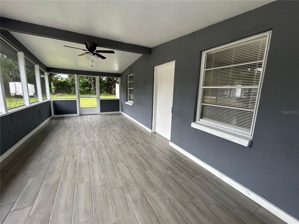 For Sale: $269,997 (3 beds, 2 baths, 1008 Square Feet)