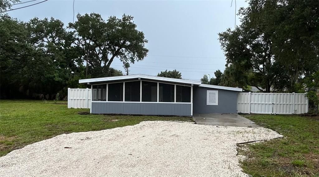 For Sale: $269,997 (3 beds, 2 baths, 1008 Square Feet)