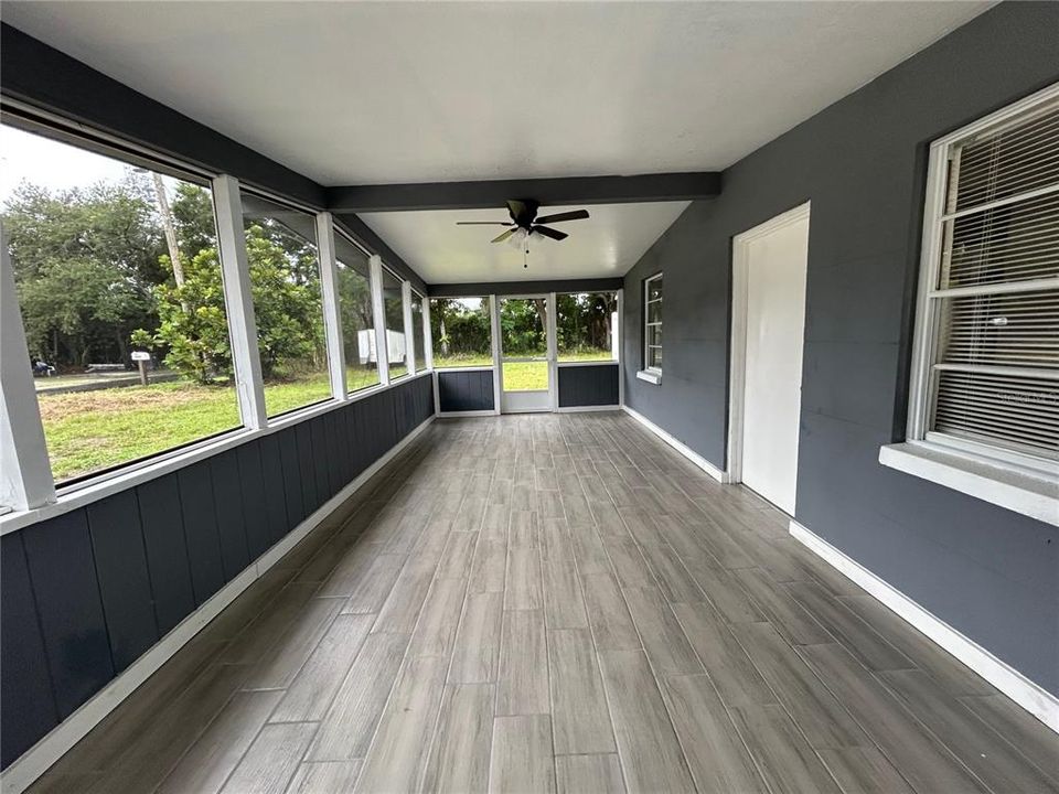 For Sale: $269,997 (3 beds, 2 baths, 1008 Square Feet)
