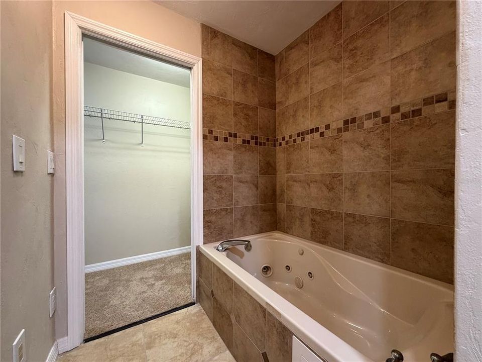 For Sale: $295,000 (3 beds, 2 baths, 1658 Square Feet)