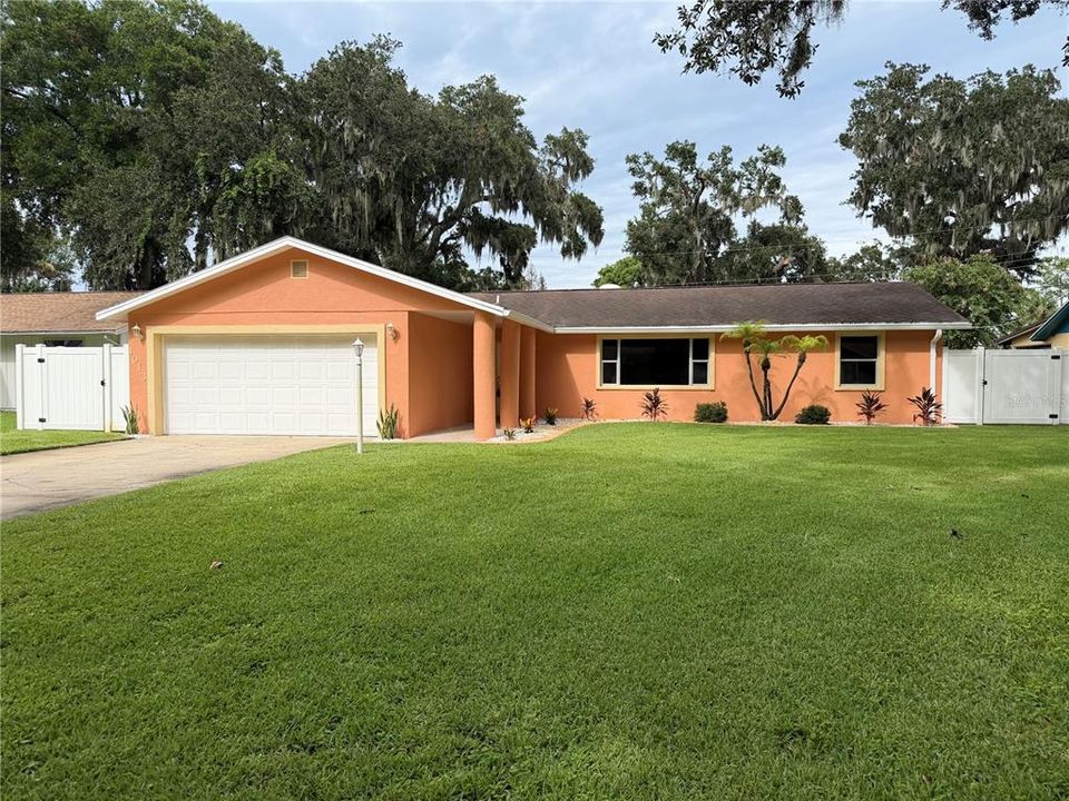 For Sale: $295,000 (3 beds, 2 baths, 1658 Square Feet)