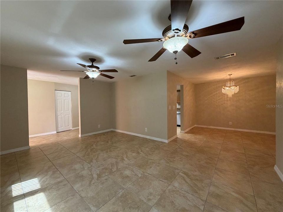 For Sale: $295,000 (3 beds, 2 baths, 1658 Square Feet)
