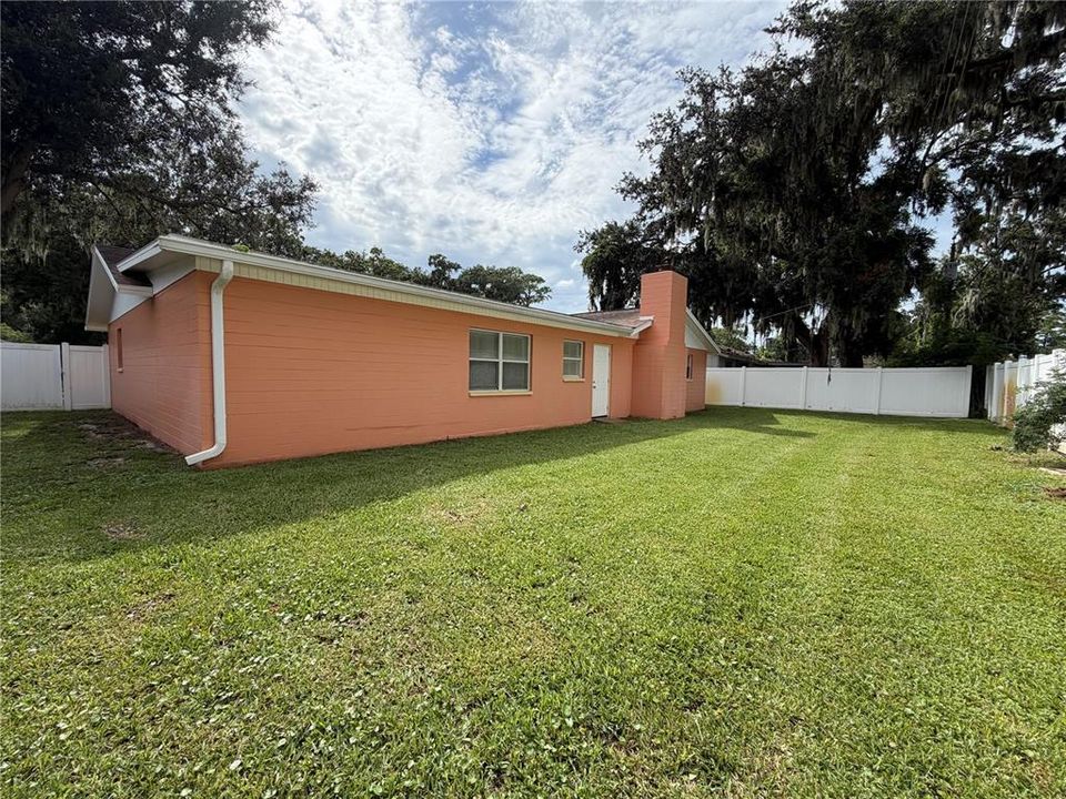 For Sale: $295,000 (3 beds, 2 baths, 1658 Square Feet)