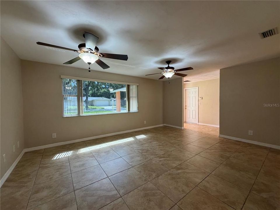 For Sale: $295,000 (3 beds, 2 baths, 1658 Square Feet)