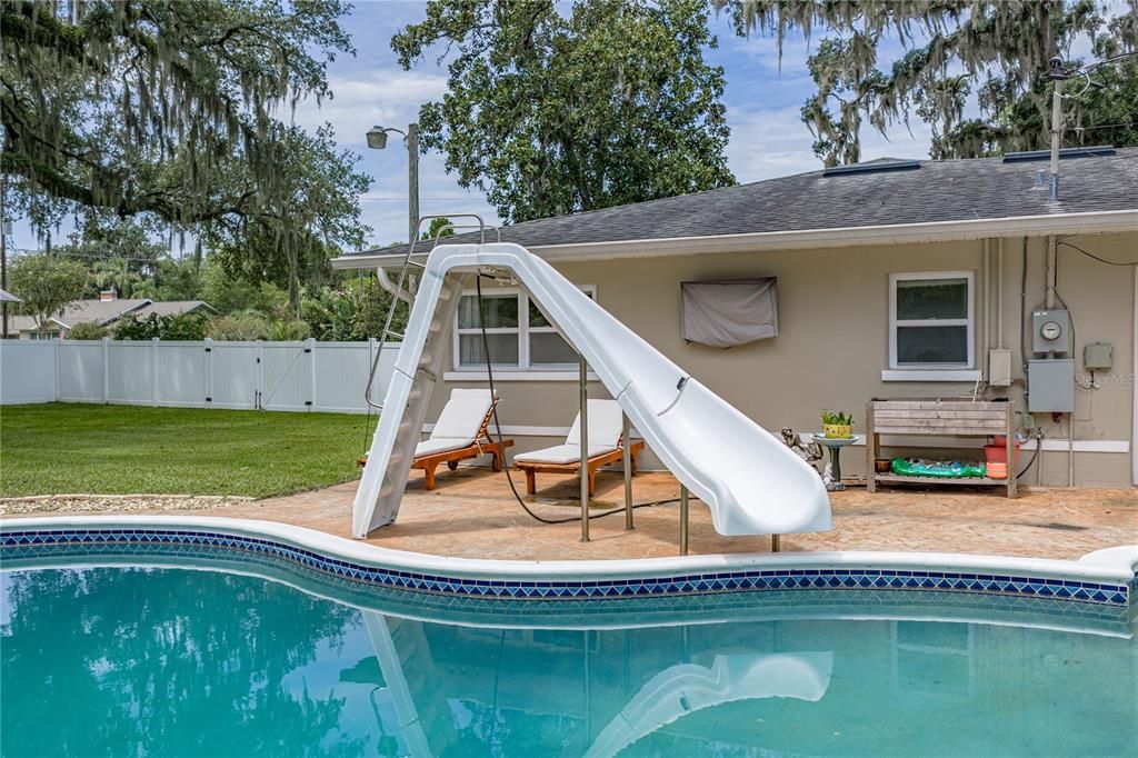 На продажу: $399,900 (2 спален, 2 ванн, 1548 Квадратных фут)