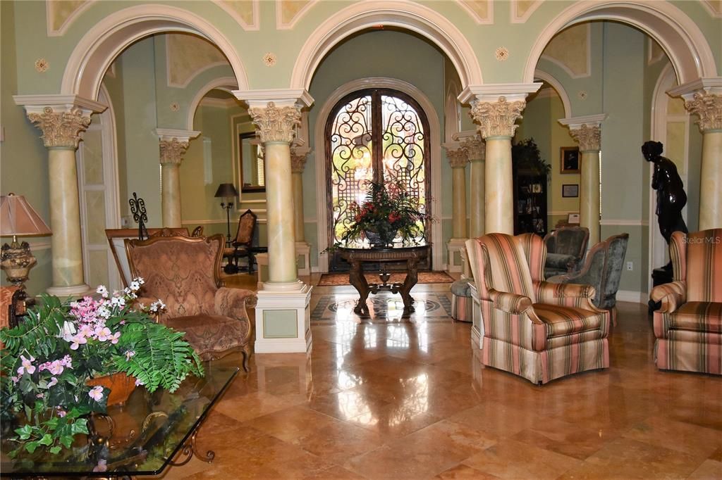 For Rent: $2,200 (1 beds, 1 baths, 980 Square Feet)