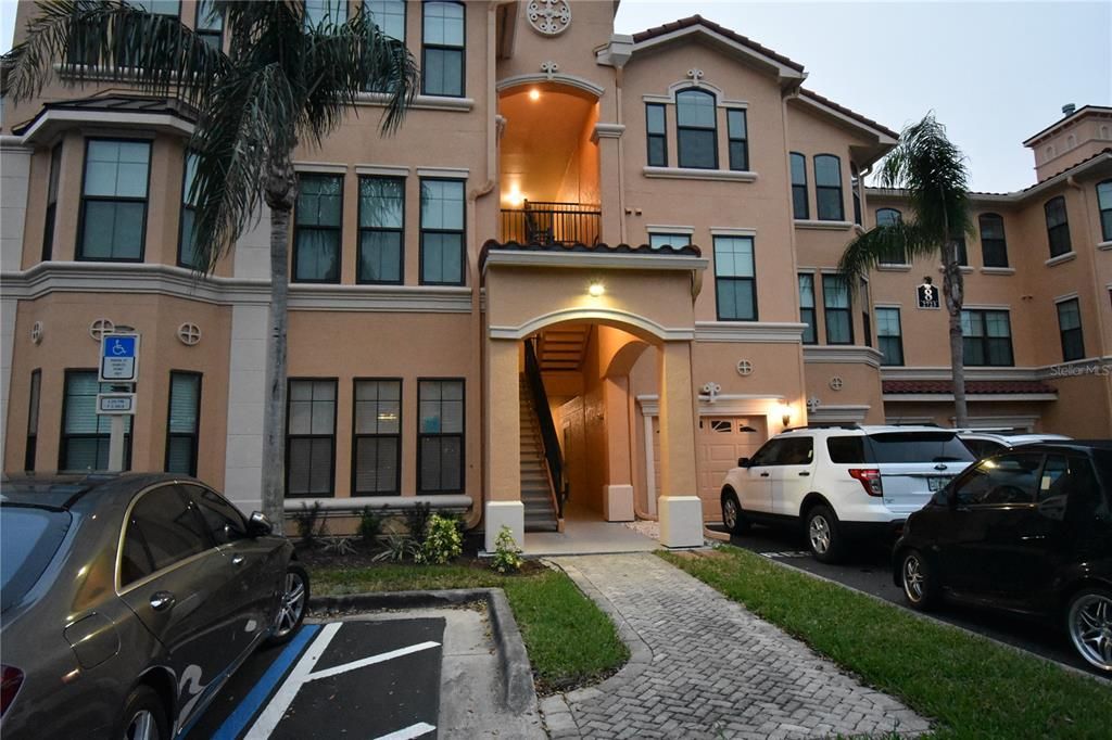 For Rent: $2,200 (1 beds, 1 baths, 980 Square Feet)