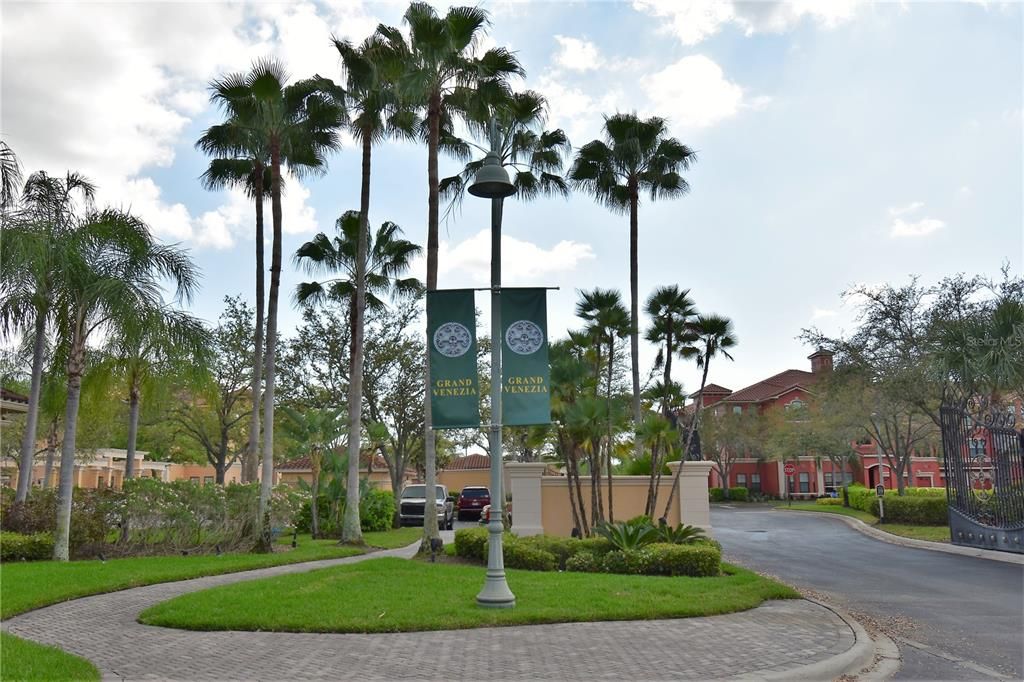 For Rent: $2,200 (1 beds, 1 baths, 980 Square Feet)