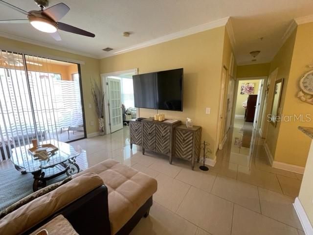 For Rent: $2,200 (1 beds, 1 baths, 980 Square Feet)