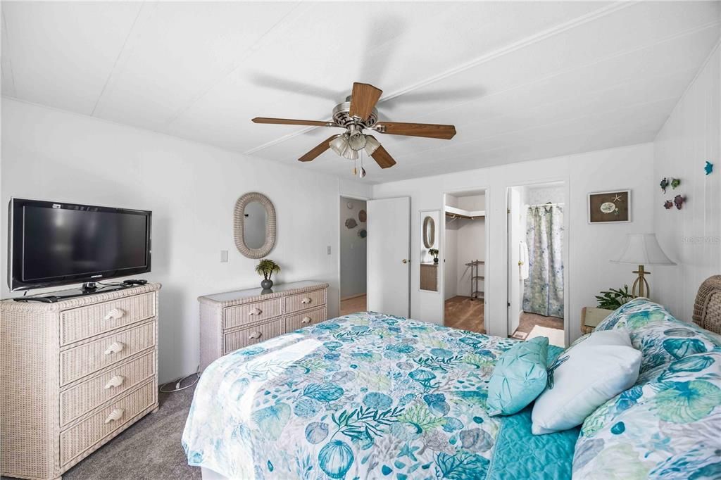For Sale: $139,000 (2 beds, 2 baths, 1150 Square Feet)