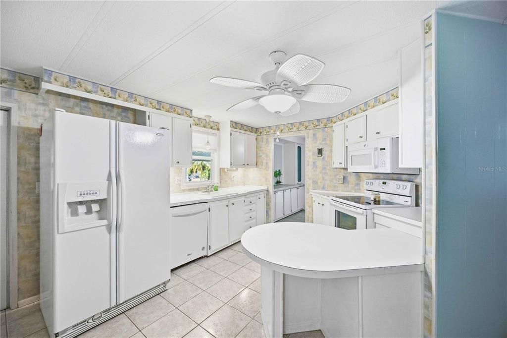For Sale: $139,000 (2 beds, 2 baths, 1150 Square Feet)