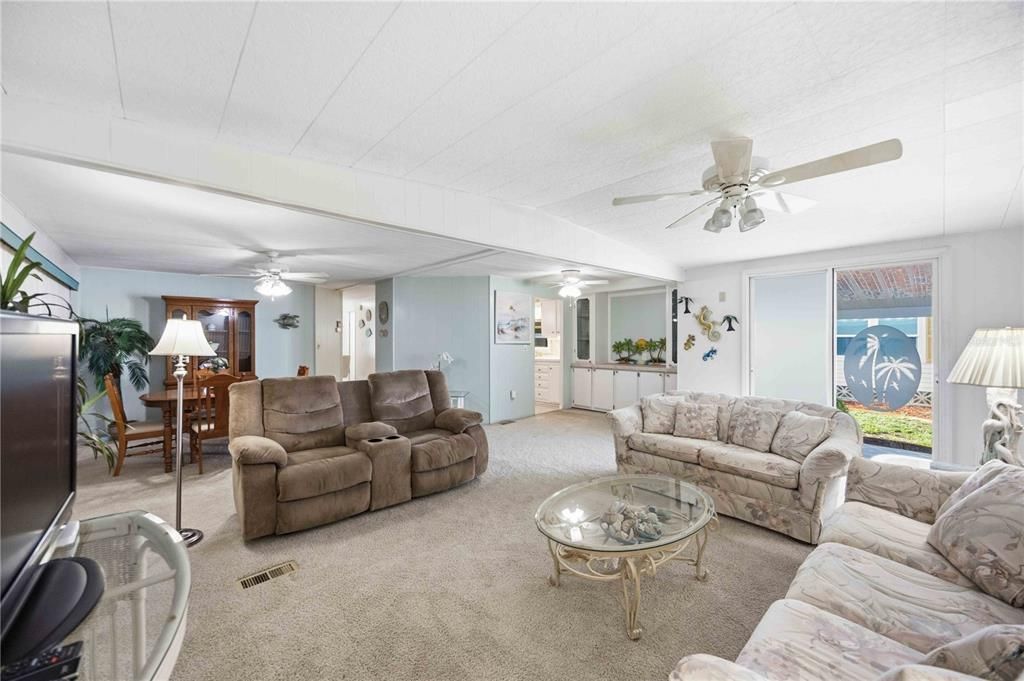 For Sale: $139,000 (2 beds, 2 baths, 1150 Square Feet)