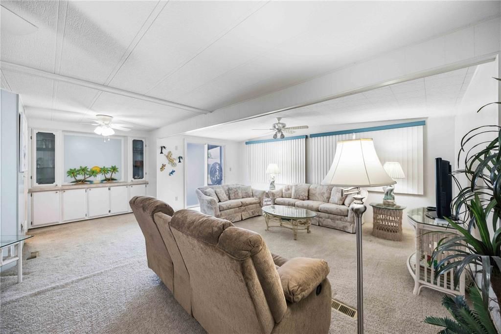 For Sale: $139,000 (2 beds, 2 baths, 1150 Square Feet)