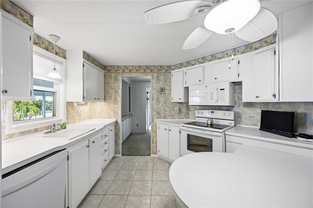 For Sale: $139,000 (2 beds, 2 baths, 1150 Square Feet)
