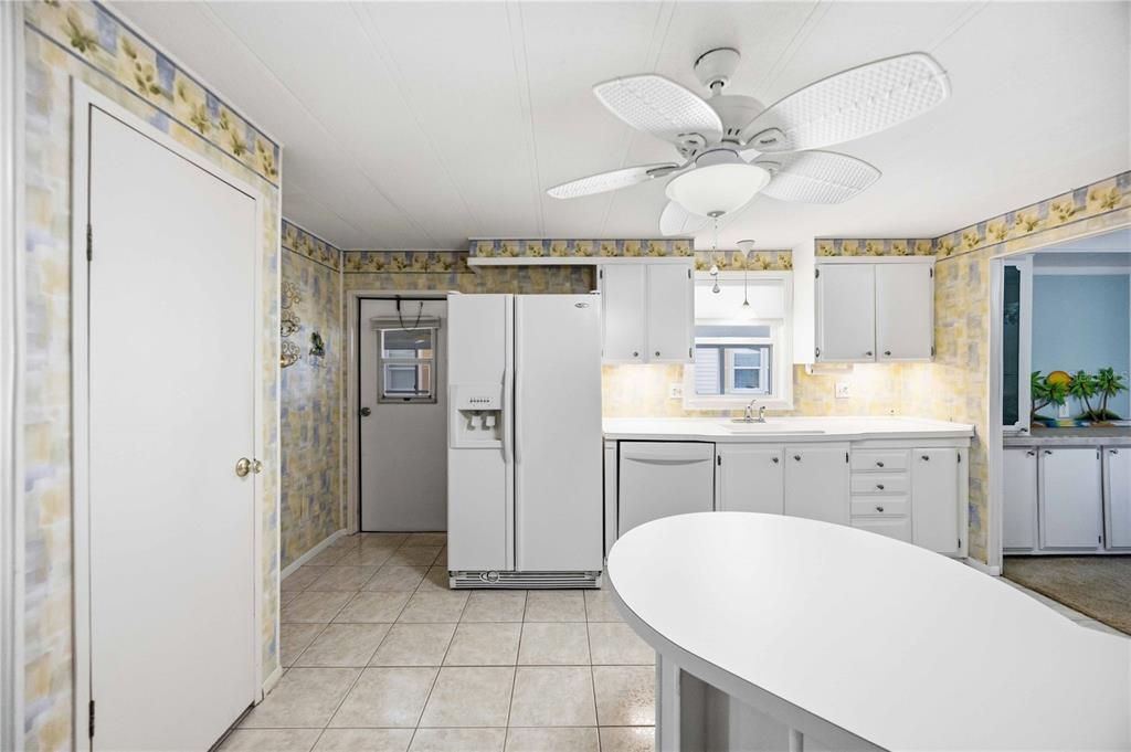 For Sale: $139,000 (2 beds, 2 baths, 1150 Square Feet)