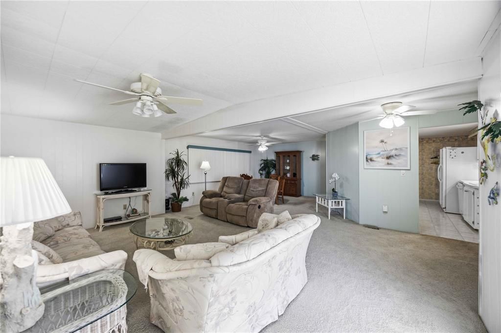 For Sale: $139,000 (2 beds, 2 baths, 1150 Square Feet)