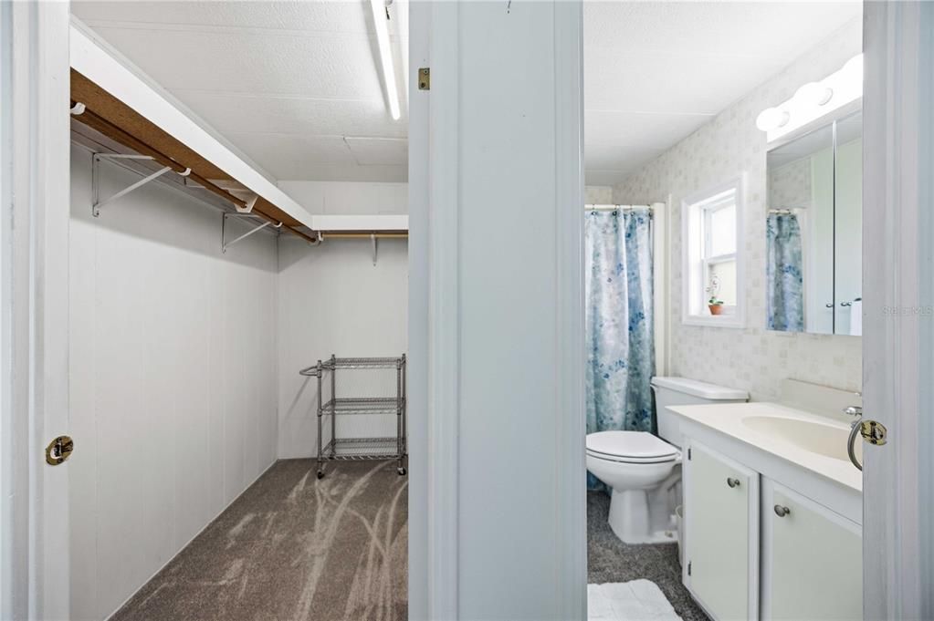 For Sale: $139,000 (2 beds, 2 baths, 1150 Square Feet)