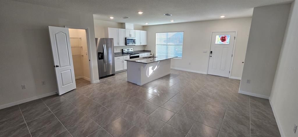 For Rent: $2,275 (3 beds, 2 baths, 1560 Square Feet)