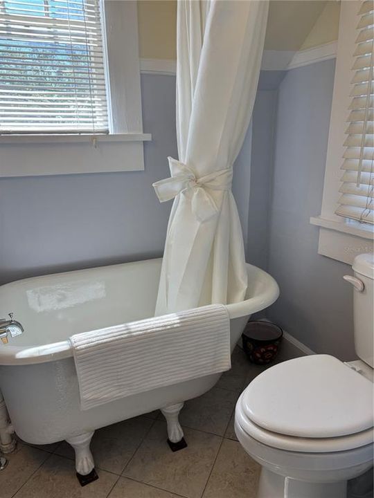 For Rent: $1,400 (0 beds, 1 baths, 339 Square Feet)