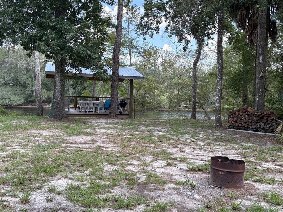 待售: $319,000 (4.23 acres)