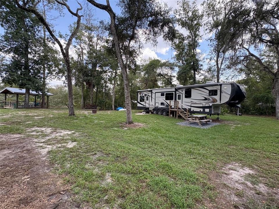 待售: $319,000 (4.23 acres)