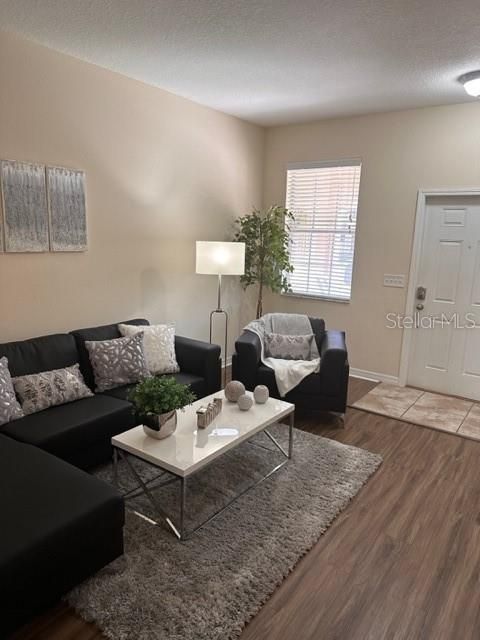For Rent: $2,400 (3 beds, 2 baths, 1592 Square Feet)