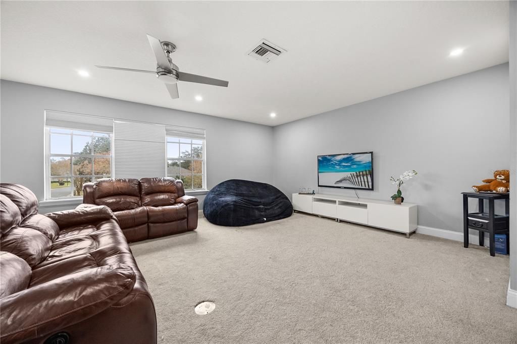 For Sale: $990,000 (5 beds, 4 baths, 4157 Square Feet)