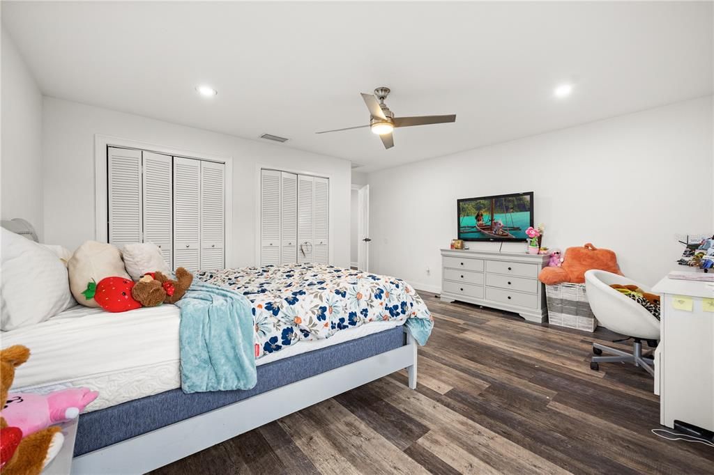 For Sale: $990,000 (5 beds, 4 baths, 4157 Square Feet)