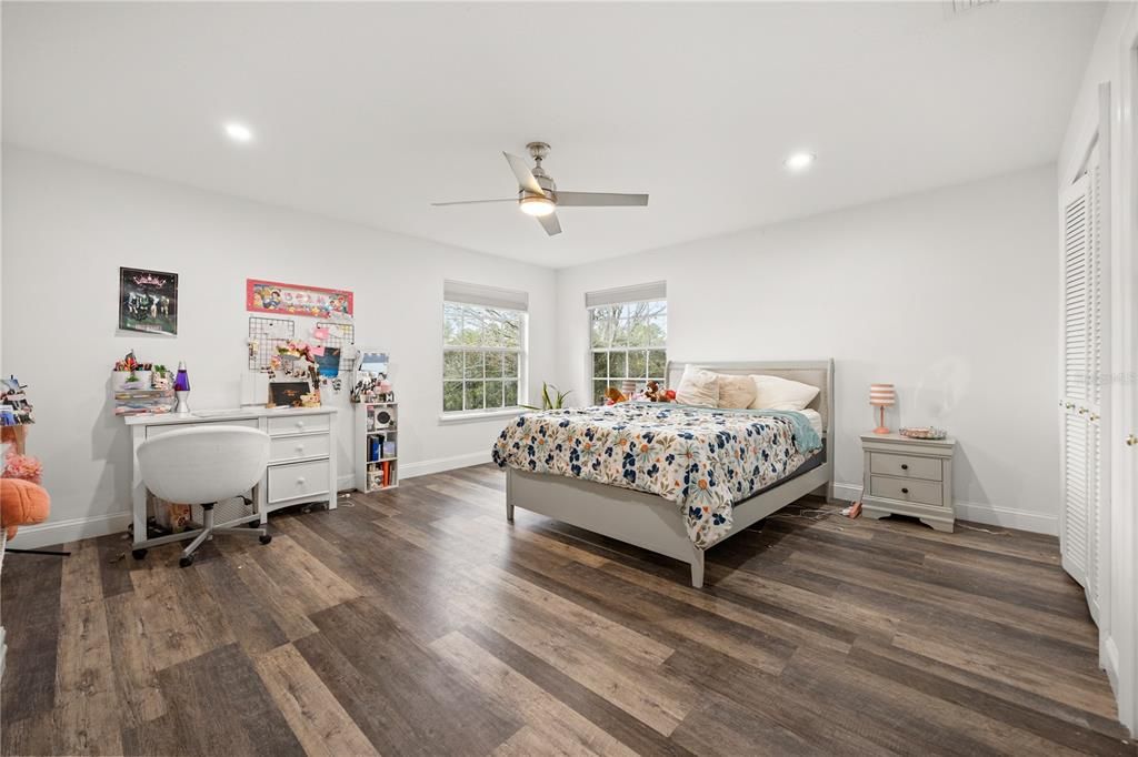 For Sale: $990,000 (5 beds, 4 baths, 4157 Square Feet)