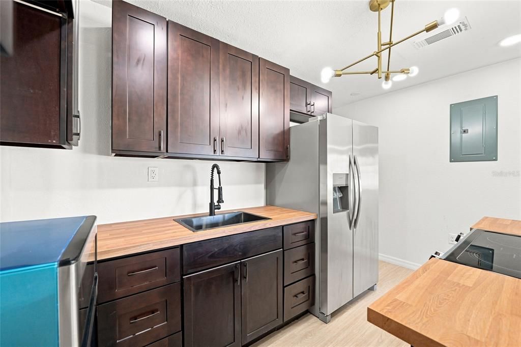 For Sale: $360,000 (4 beds, 2 baths, 1610 Square Feet)