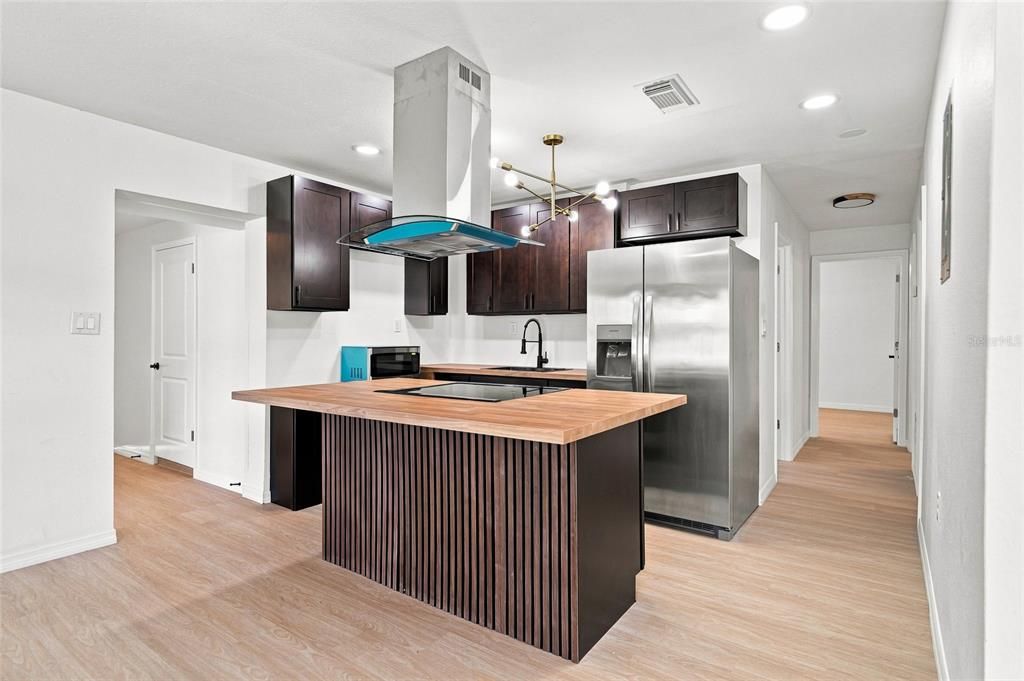 For Sale: $360,000 (4 beds, 2 baths, 1610 Square Feet)