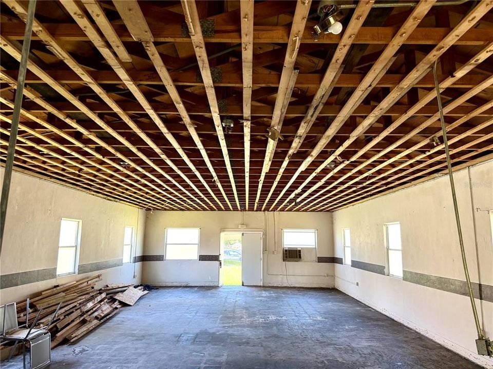 For Sale: $199,999 (1 beds, 1 baths, 1300 Square Feet)
