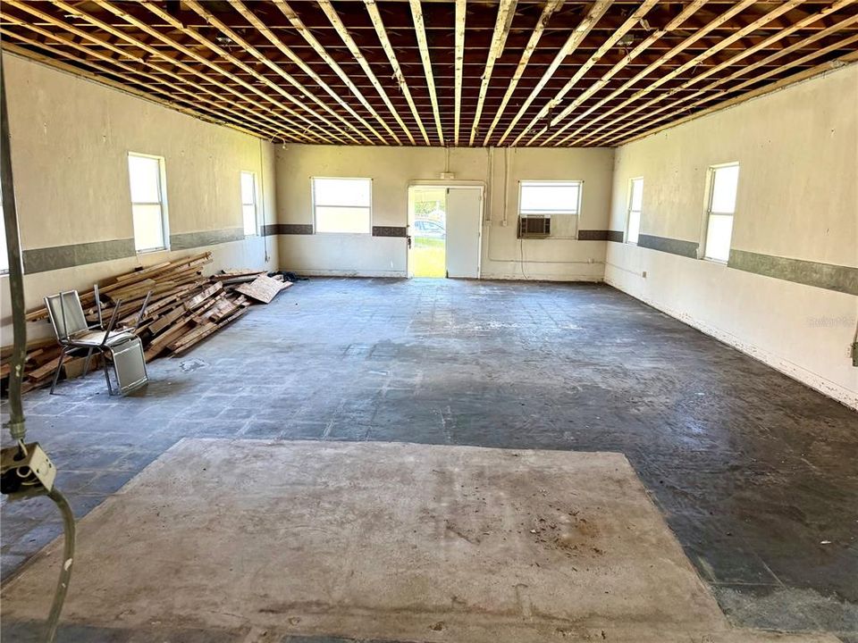 For Sale: $199,999 (1 beds, 1 baths, 1300 Square Feet)