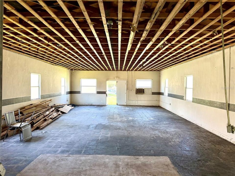 For Sale: $199,999 (1 beds, 1 baths, 1300 Square Feet)