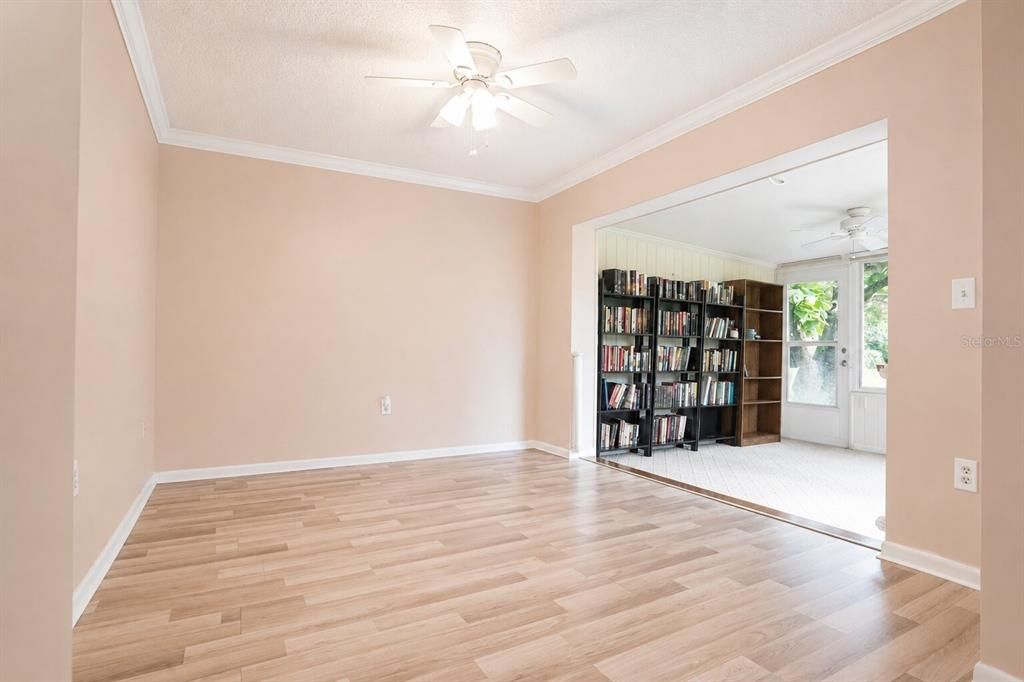 For Sale: $325,000 (2 beds, 2 baths, 1390 Square Feet)