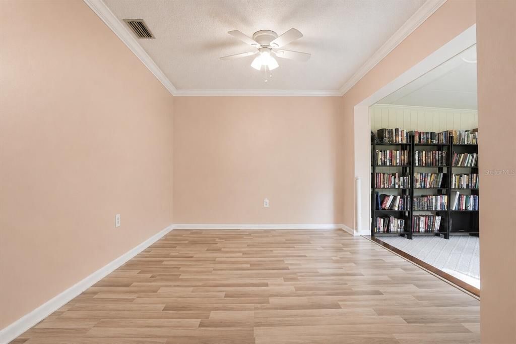 For Sale: $325,000 (2 beds, 2 baths, 1390 Square Feet)