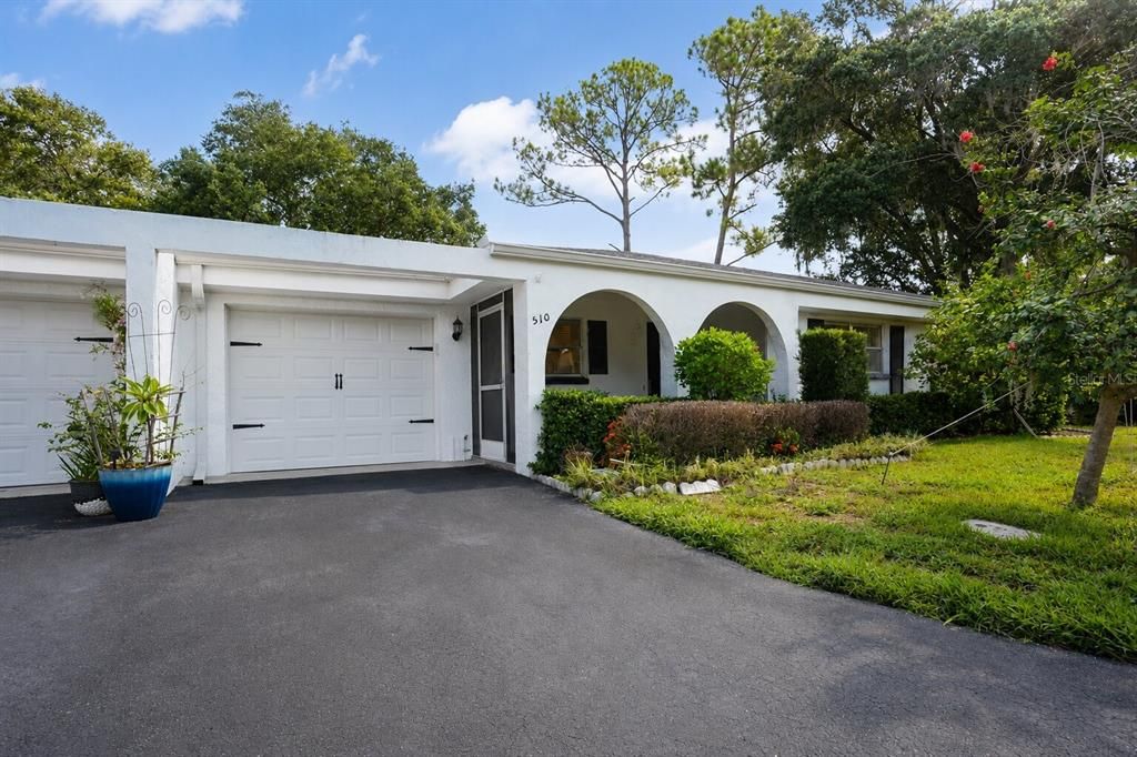 For Sale: $325,000 (2 beds, 2 baths, 1390 Square Feet)