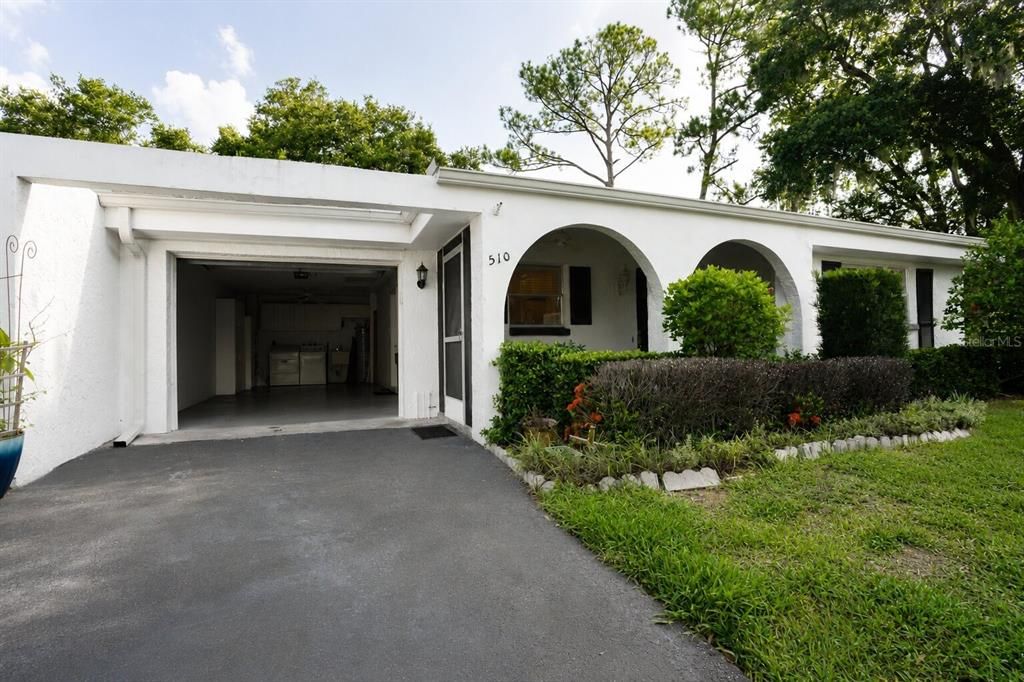 For Sale: $325,000 (2 beds, 2 baths, 1390 Square Feet)