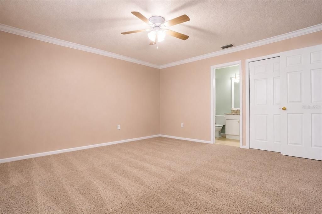 For Sale: $325,000 (2 beds, 2 baths, 1390 Square Feet)