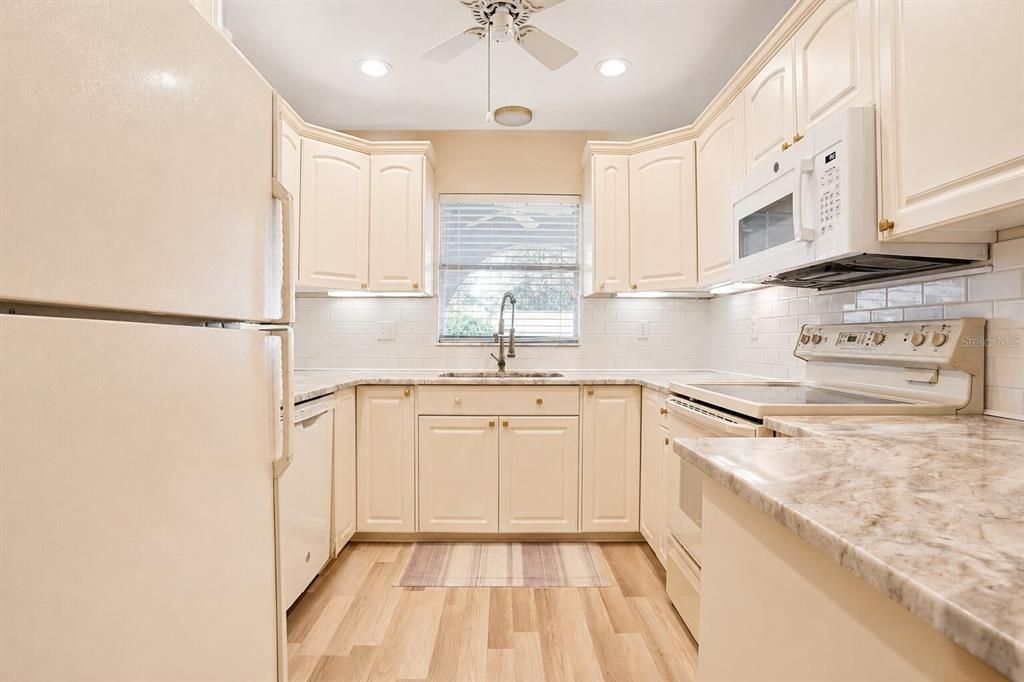 For Sale: $325,000 (2 beds, 2 baths, 1390 Square Feet)