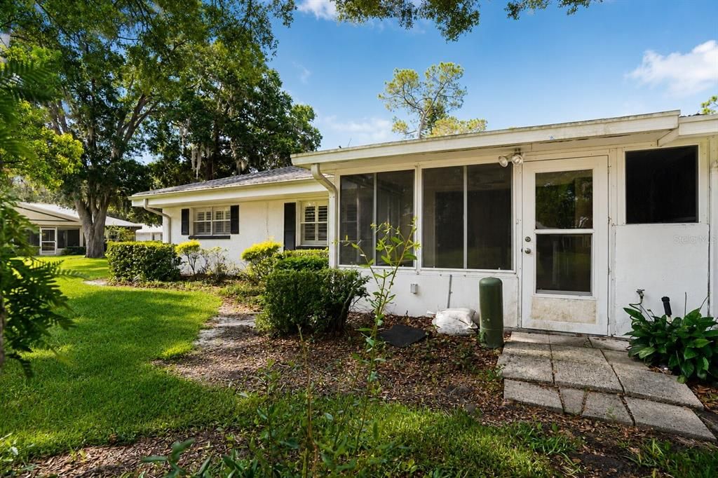 For Sale: $325,000 (2 beds, 2 baths, 1390 Square Feet)
