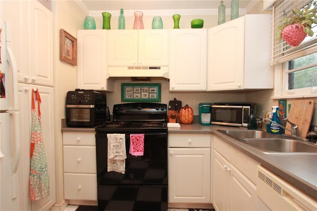 For Rent: $1,395 (1 beds, 1 baths, 572 Square Feet)