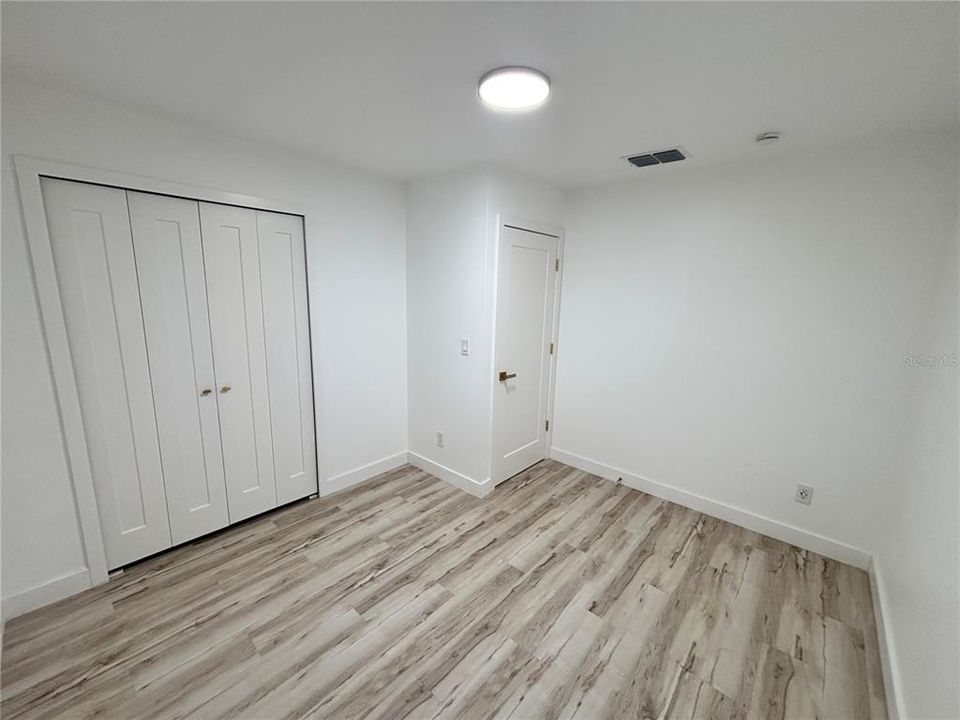 For Sale: $439,900 (5 beds, 2 baths, 1284 Square Feet)