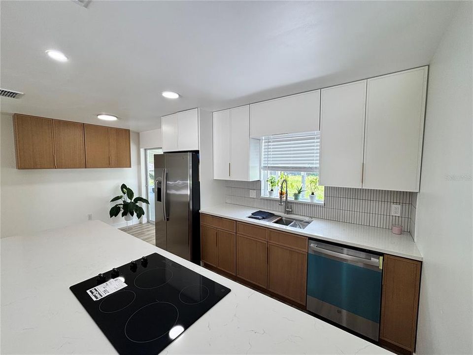 For Sale: $439,900 (5 beds, 2 baths, 1284 Square Feet)