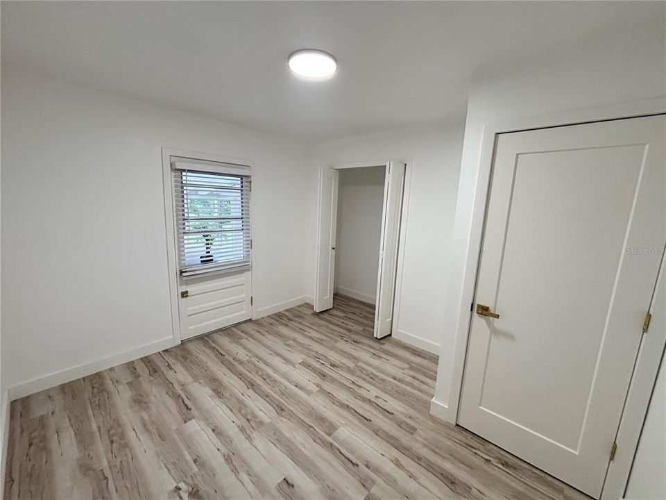 For Sale: $439,900 (5 beds, 2 baths, 1284 Square Feet)