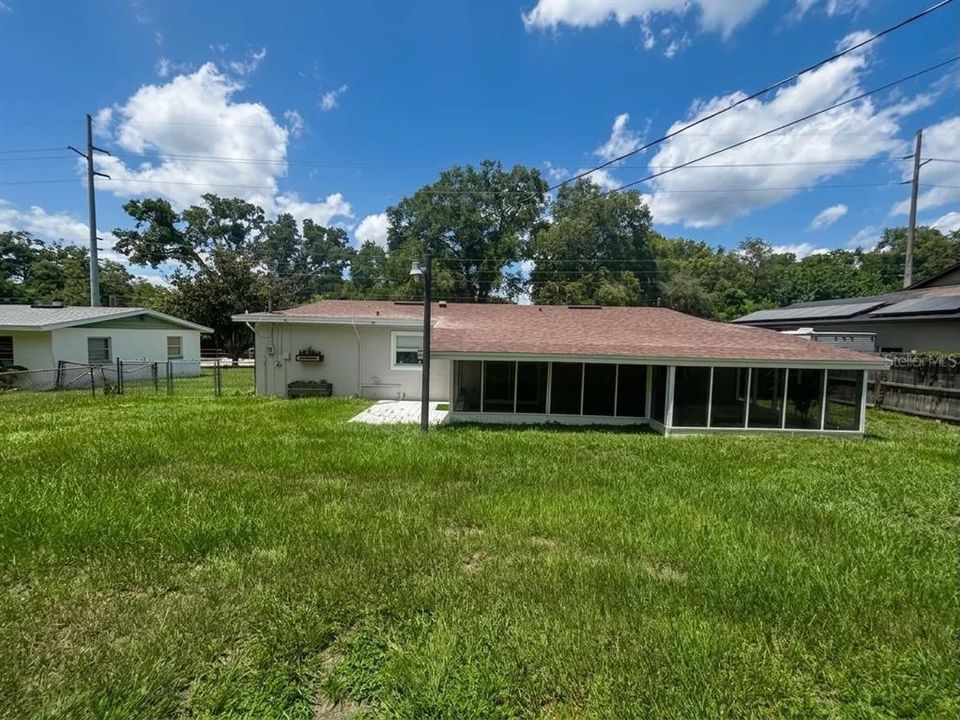 For Sale: $439,900 (5 beds, 2 baths, 1284 Square Feet)