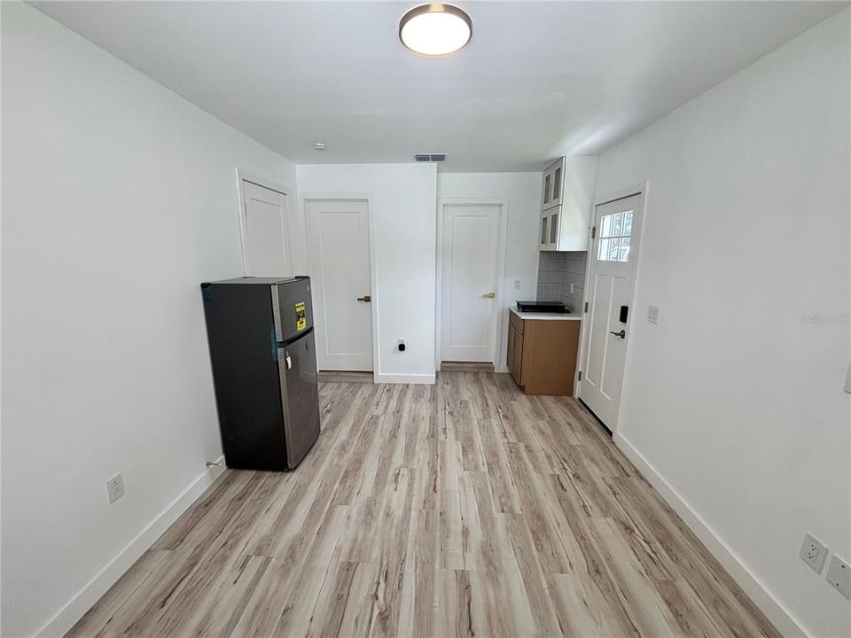 For Sale: $439,900 (5 beds, 2 baths, 1284 Square Feet)
